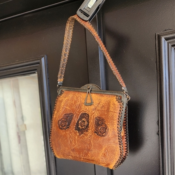 Antique Tooled Leather Purse Floral Design Art Nouveau Turnlock Bag - Picture 2 of 12